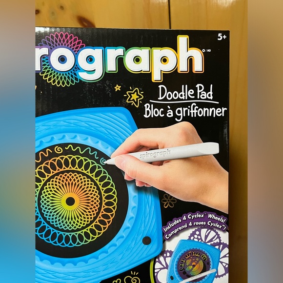 KIDS SPIROGRAPH —BRAND NEW IN PACKING—GREAT GIFT FOR ALL AGES—DRAWING FUN - Picture 4 of 11